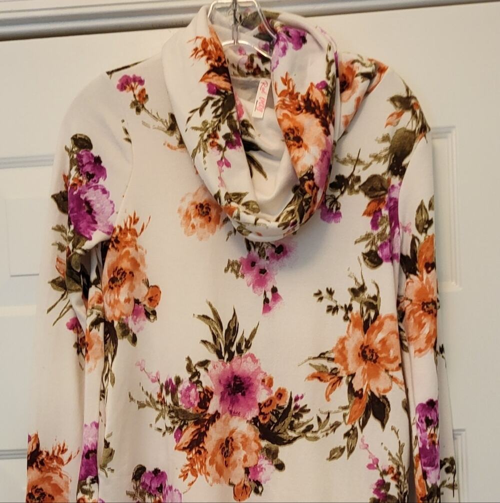 NEW BOHO FLORAL TOP Size Small Cowl Neck by Red Lolly